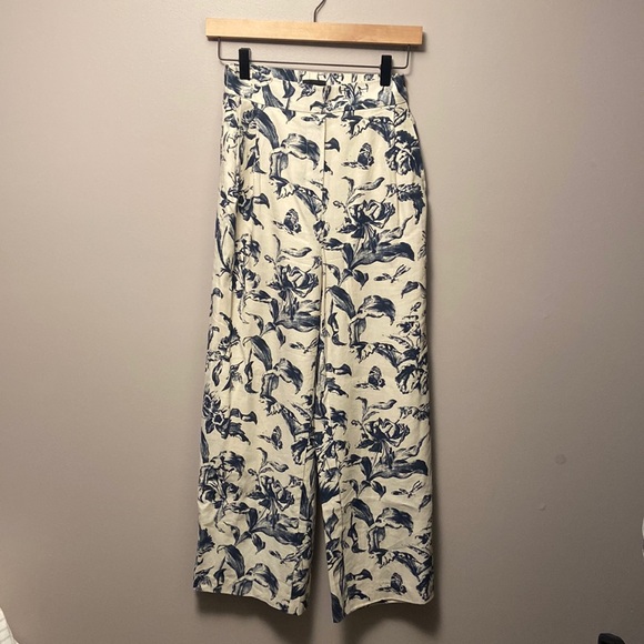 Cropped Flowy Floral Trousers - Picture 1 of 4